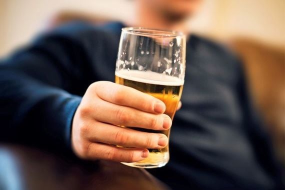 Alcohol a factor in 25% of deaths in young men in Ireland, report finds