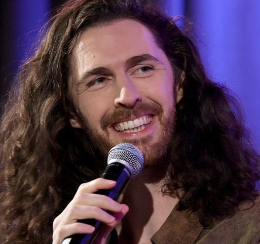 WATCH: Hozier (kind of) got to use the Dublin - NYC Portal before it was shut off