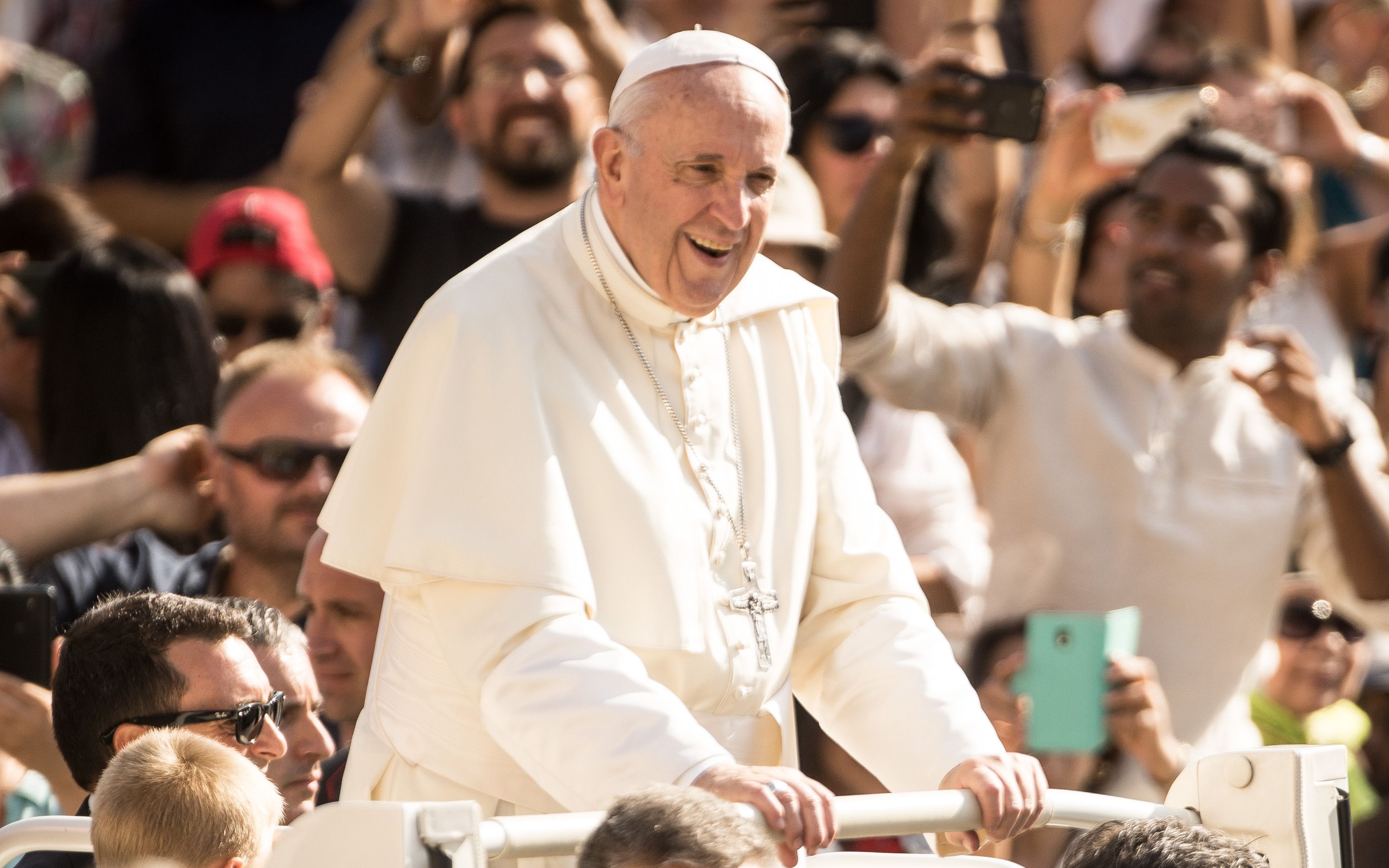 Pope Francis may open the door to married Catholic priests