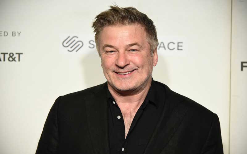 Alec Baldwin scammed by unofficial NY vendors just like a tourist