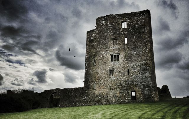 Photograph of a spooky castle in Kilkenny in the south of Ireland. 