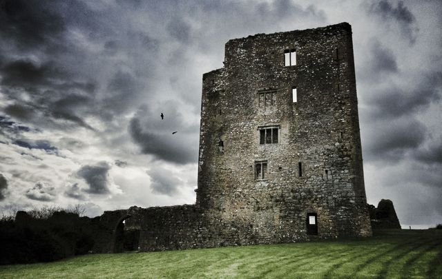 Photograph of a spooky castle in Kilkenny in the south of Ireland. 