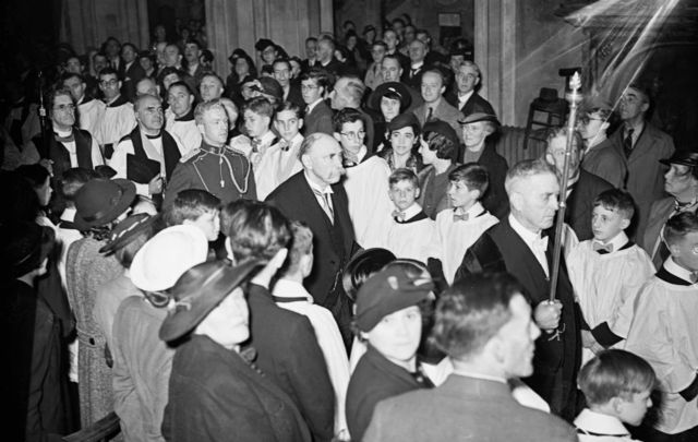 Doctor Douglas Hyde (1860-1949) walking down the aisle of St Patrick\'s Cathedral in Dublin after the service in connection with his installation as the new president of Eire.