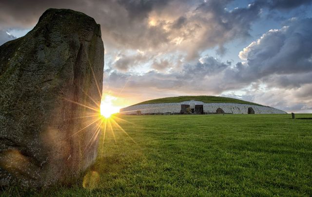 Newgrange, County Meath: Older than the Pyramids of Giza, 5,200-year-old ancient Irish tombs.