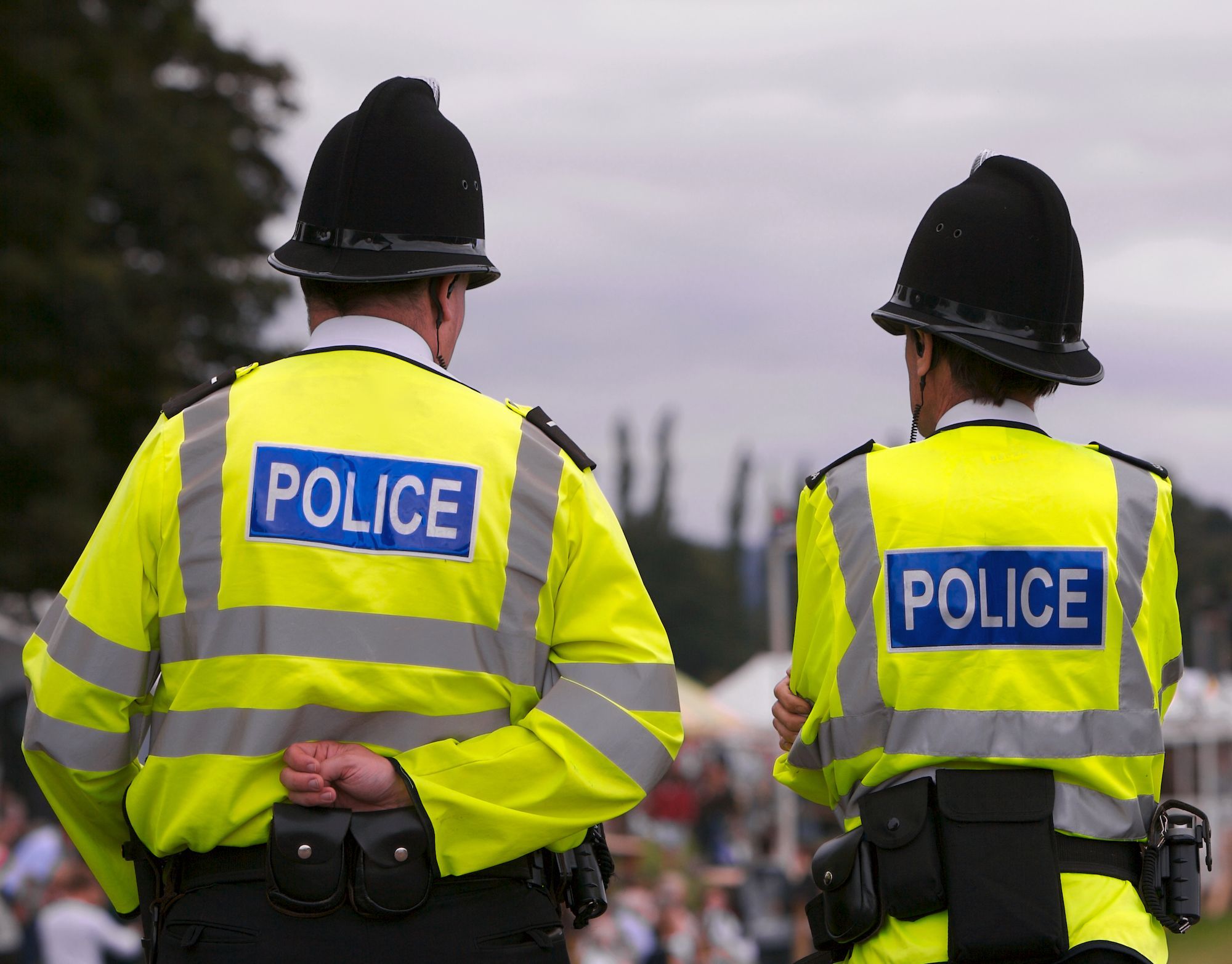 Irishman released without charge after 15 people found in lorry in England