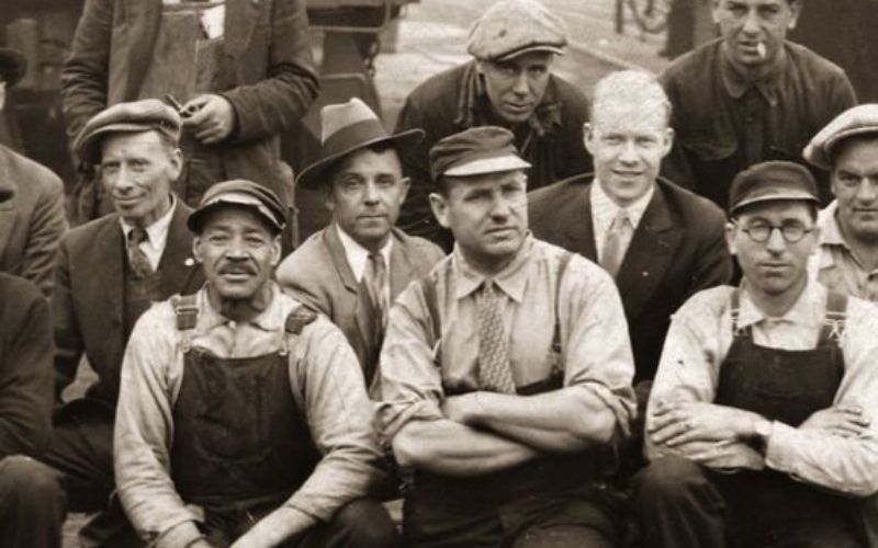 Irish American discovers his great-grandfather in a 1929 Seattle railroad photo