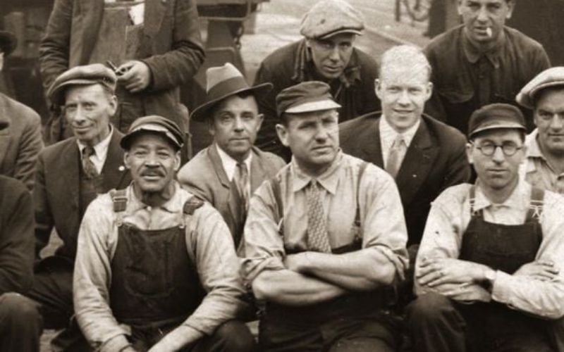 Irish American discovers his great-grandfather in a 1929 Seattle railroad photo