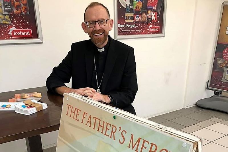 Priests hear confessions for Christmas shoppers in Co Clare mall for fifth year