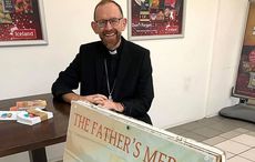 Priests hear confessions for Christmas shoppers in Co Clare mall for fifth year