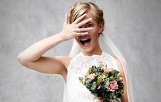 Newlyweds get adorable photobomb during Killarney National Park photo shoot