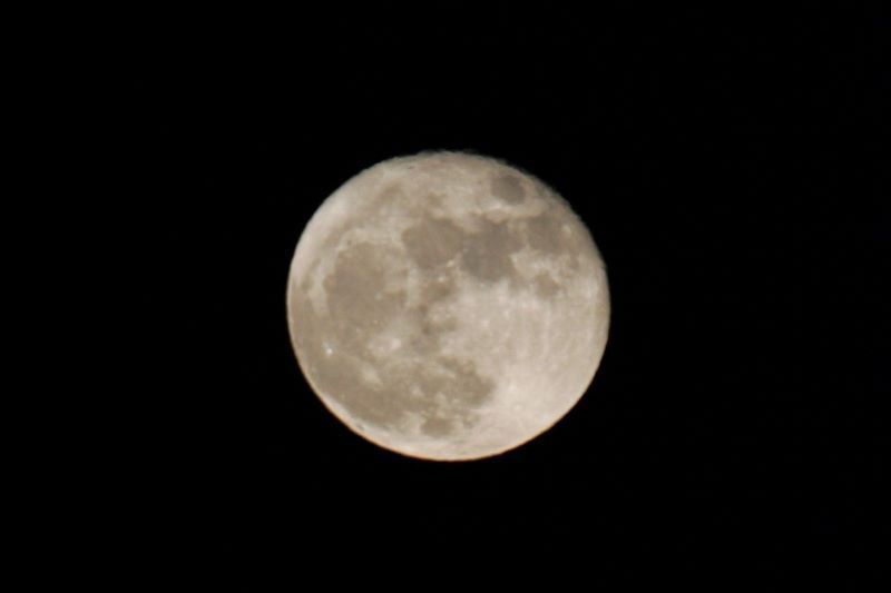 Ireland’s first full moon of 2020 coincides with a lunar eclipse tonight