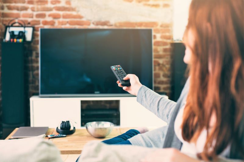 https://www.irishcentral.com/uploads/article-v2/2020/1/137107/watching_tv_watching_movie___getty.jpg?t=1580492549 https://www.irishcentral.com/uploads/article-v2/2020/1/137107/watching_tv_watching_movie___getty.jpg?t=1580492549