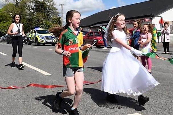 Elouise (R) and her sister Lucia (L) ran a 10k as a fundraiser for Mayo Roscommon Hospice.