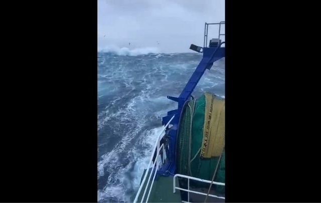 Storm Aiden\'s high winds and waves off Donegal\'s coast.