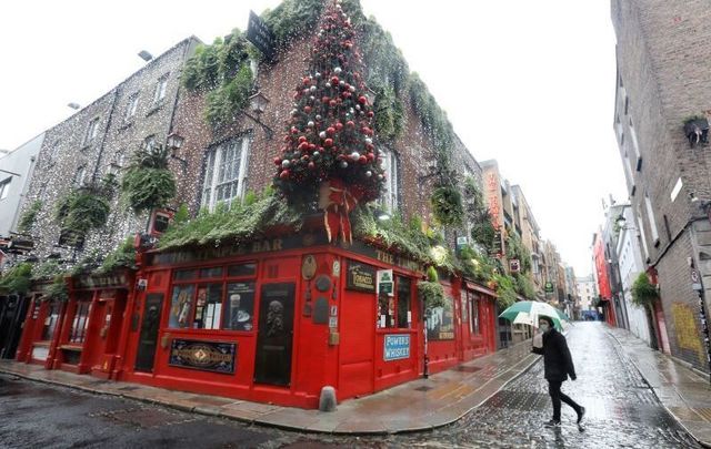 November 11, 2020: A Christmas tree atop the famous Temple Bar Pub in Dubin\'s City Center.