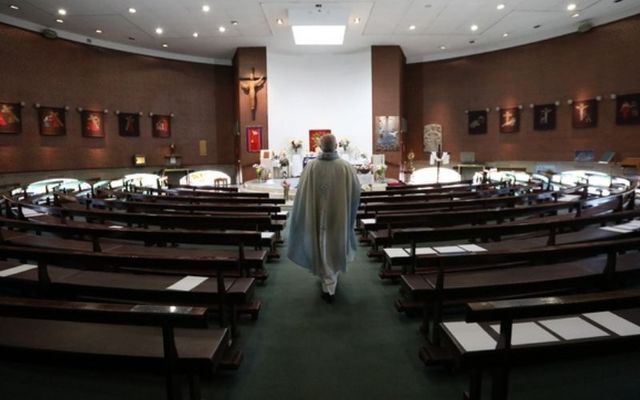 Virtual masses are putting priests under pressure, according to a Catholic association. 