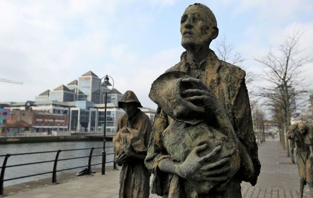 Statues in Dublin memorializing Ireland\'s Great Hunger.