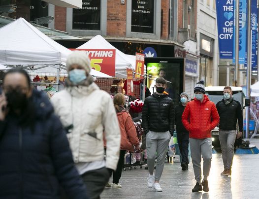 Christmas shopping on Henry Street, 2020.