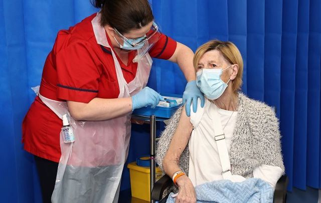 December 29, 2020: Annie Lynch becomes the first person in the Republic of Ireland to receive the Pfizer / BioNTech vaccine.