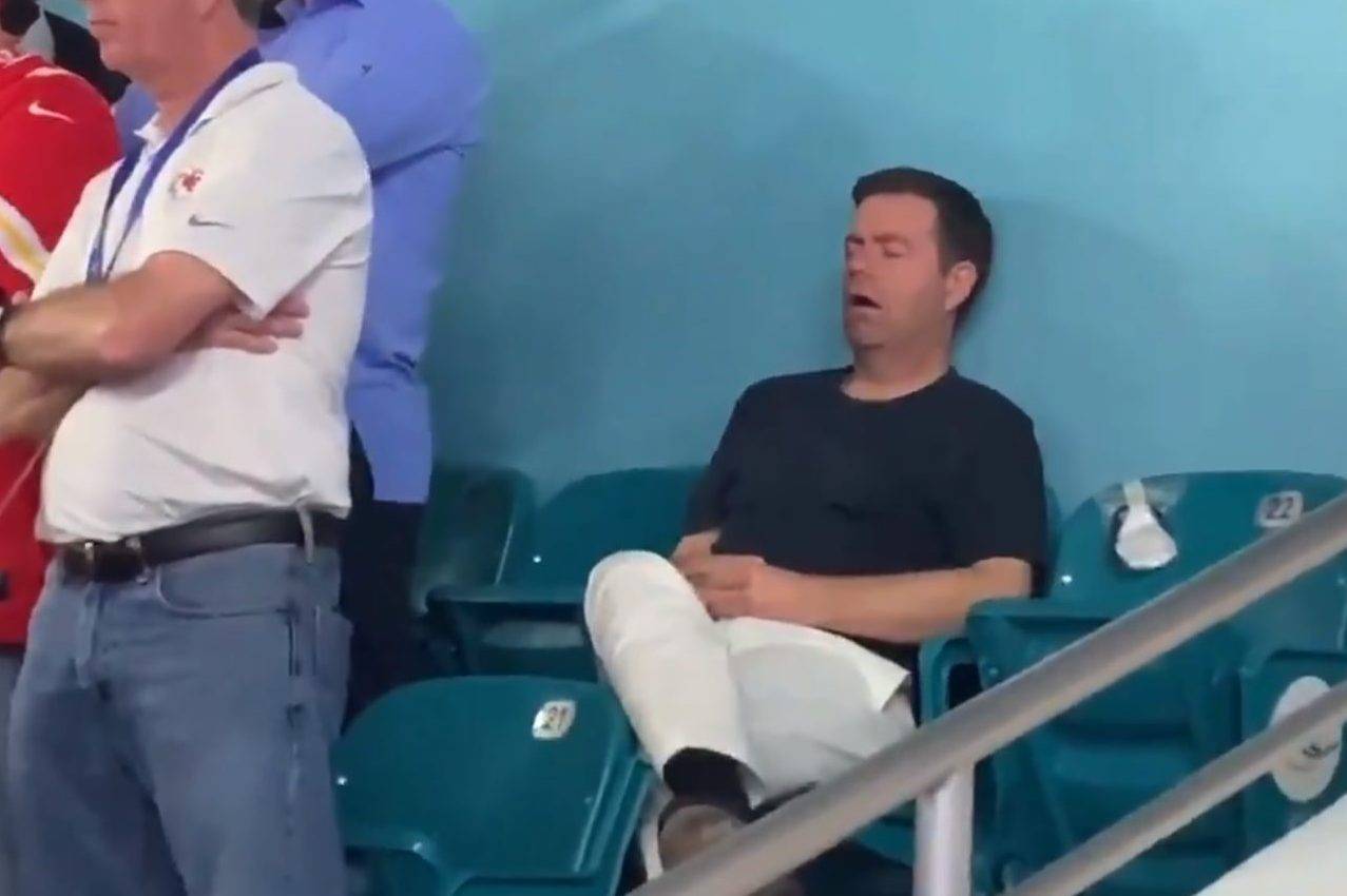 Irishman caught napping at Super Bowl in viral video was Clinton friend Declan Kelly