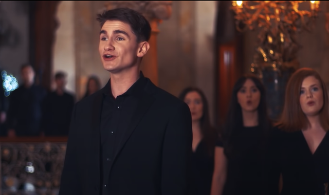 The choir has recorded several traditional Irish songs. 