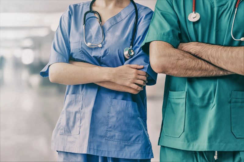 25 health professionals leave Perth to return to help in Ireland