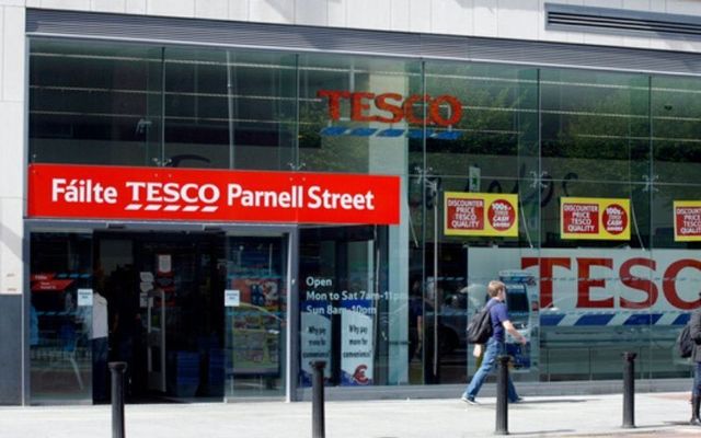 Tesco is paying staff bonuses for their hard work during the COVID-19 crisis. 