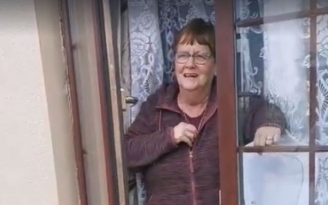The Neill sisters paid an emotional visit to their mom on Mother\'s Day. 