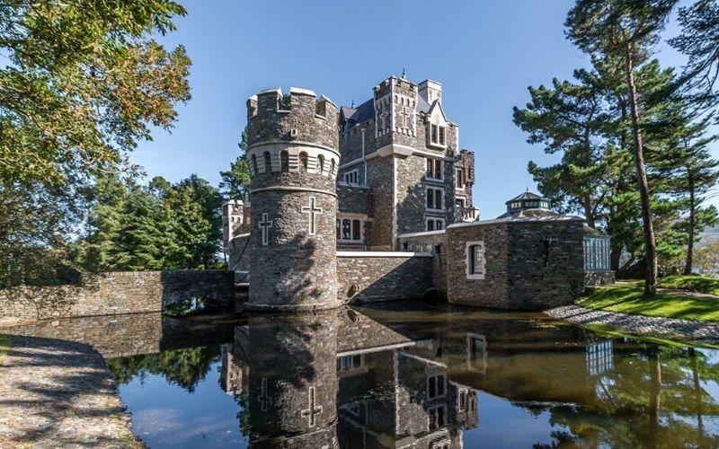 Live like a king in this €4.5 million Irish castle