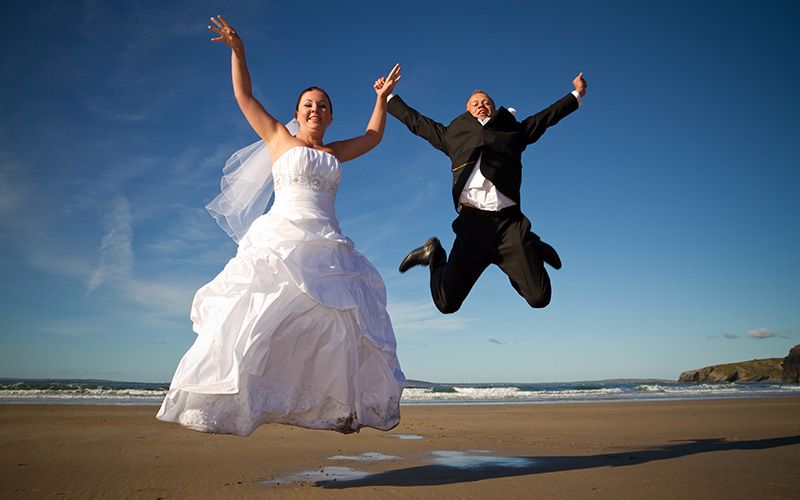Love in a time of covid-19 - Irish couple tie the knot in empty church
