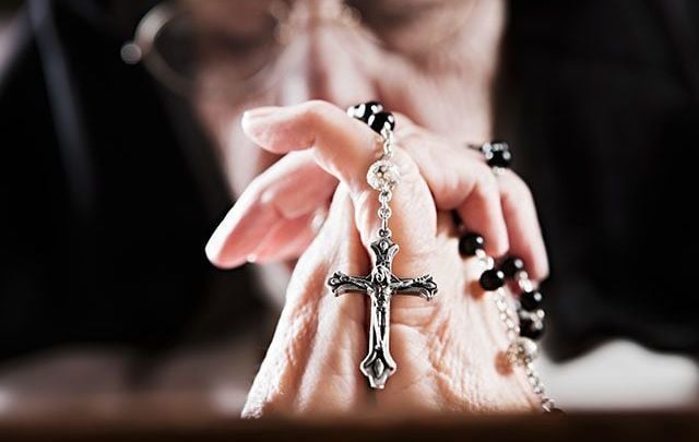 Priest calls for prayer: Patients are dying alone in isolation. 