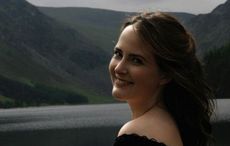 WATCH: Irish woman sings to neighbors in Colombia to boost morale during COVID-19 lockdown 