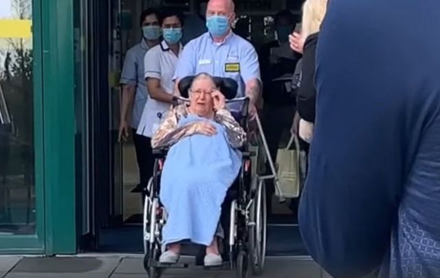 Barbara Holmes, 86, was given a guard of honor as she left hospital after a six week battle with COVID-19.