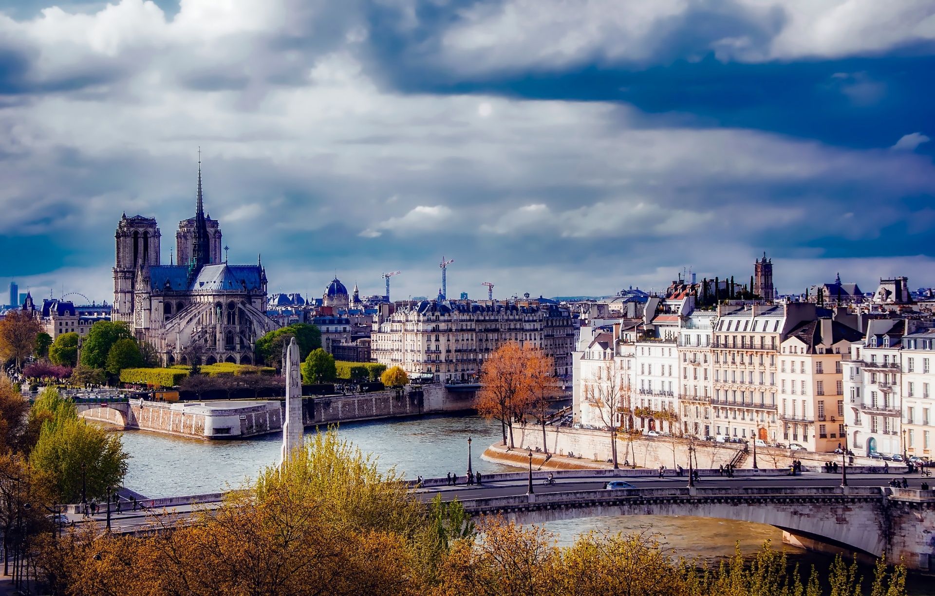 You'll find us everywhere - an Irish nurse in Paris on International Day of Midwives