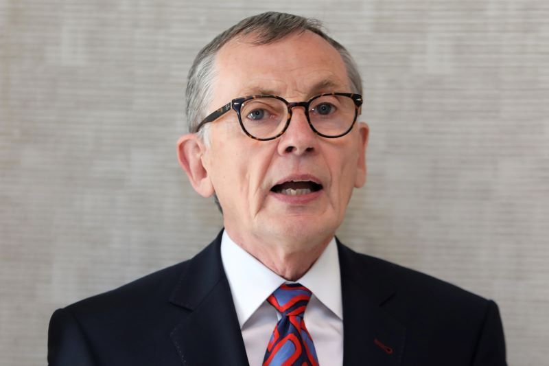 Irish health expert slams UK's COVID-19 plans