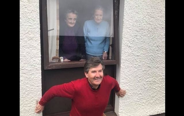 Daniel O\'Donnell surprised residents at Falcarragh Community Hospital with the mini-concert. 