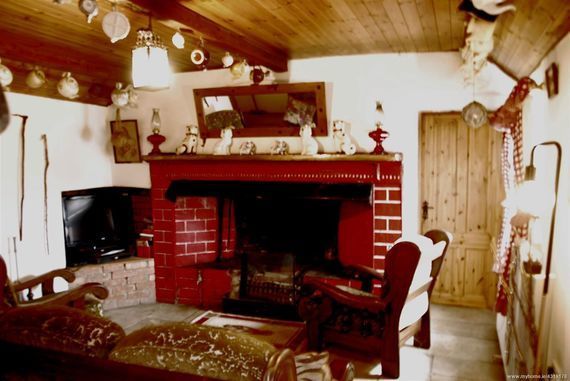 Living room fireplace in Red Rose Cottage.
