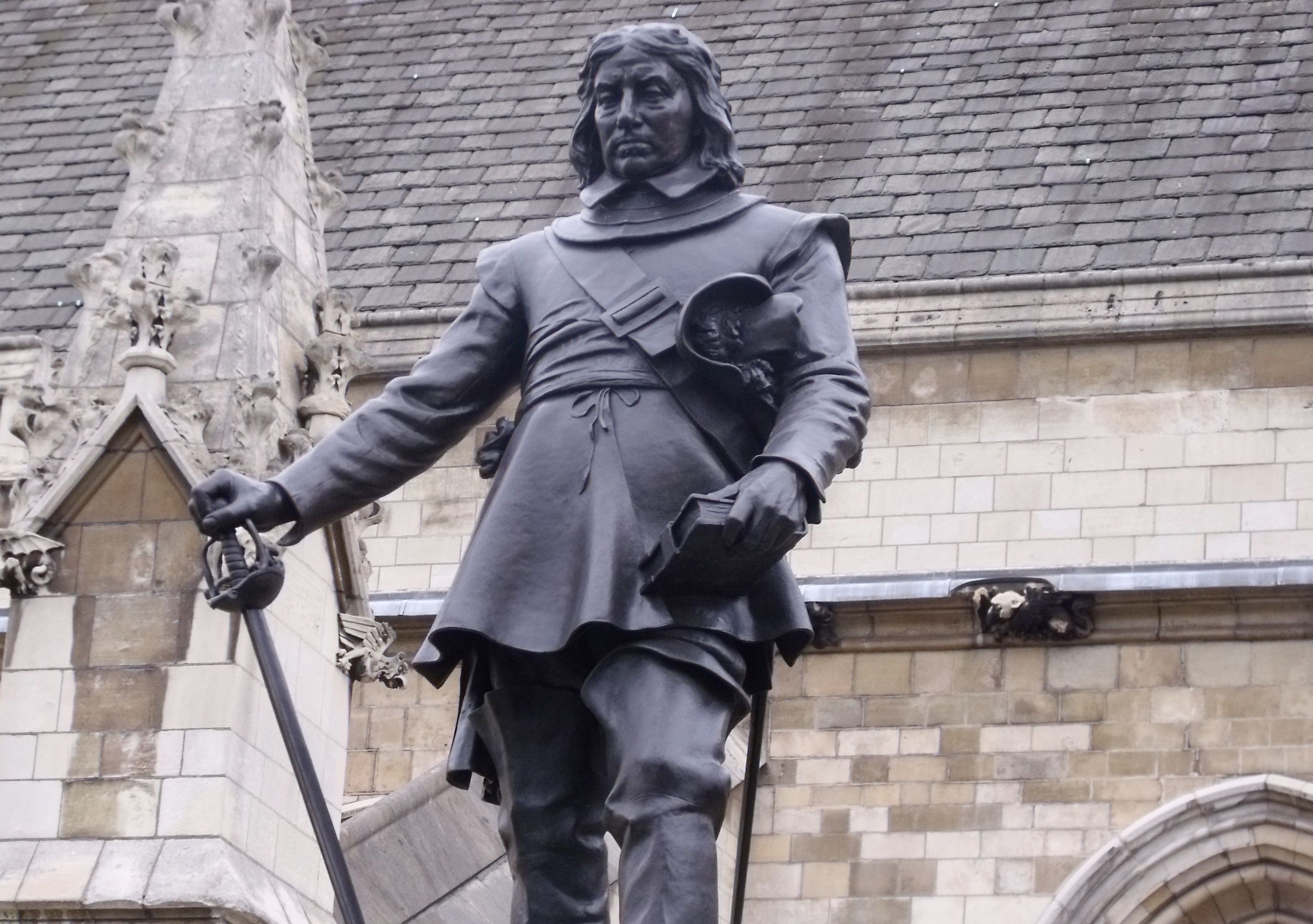 Oxford Irish boss says Oliver Cromwell’s statue should be spared 