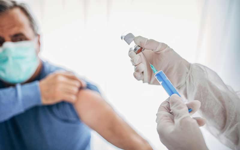 Most people won't get COVID vaccine when it's first released, says Irish Oxford scientist