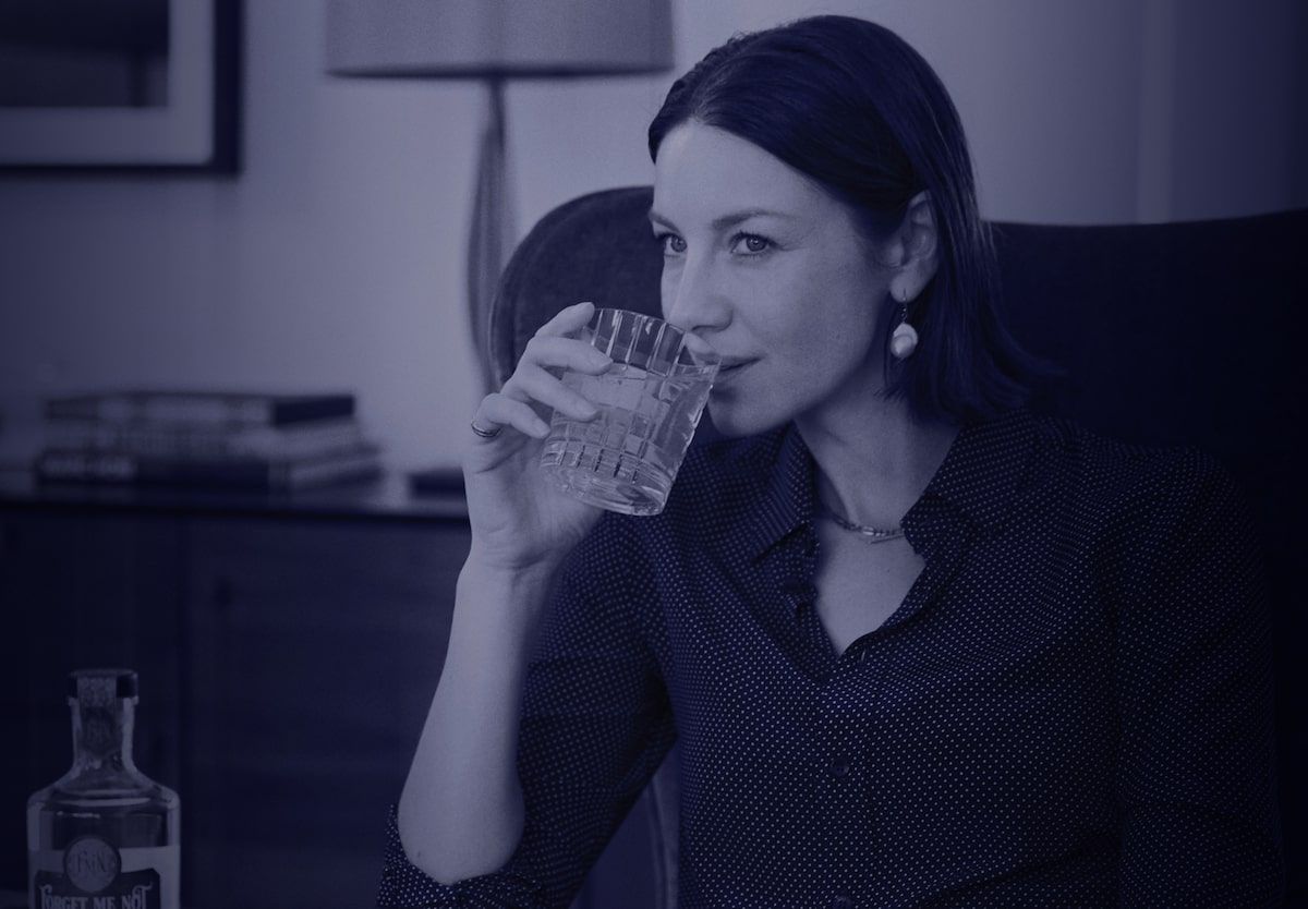 Outlander S Caitriona Balfe S New Gin For A Good Cause Irishcentral Com