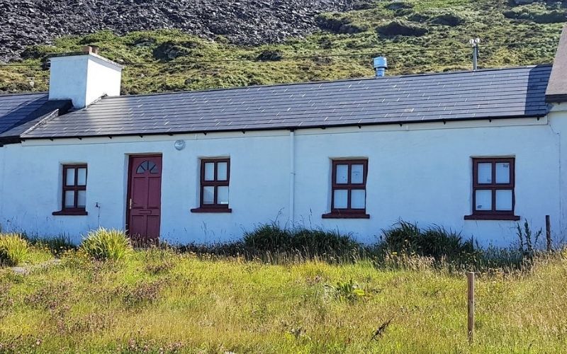 Cottage for sale on a Co Kerry island looks like paradise