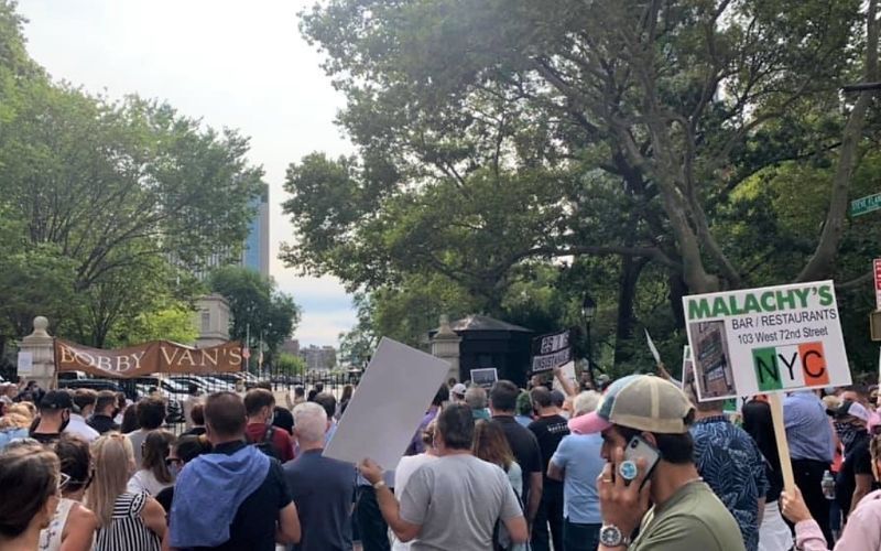 Irish restaurant owners, employees in NYC demand relief