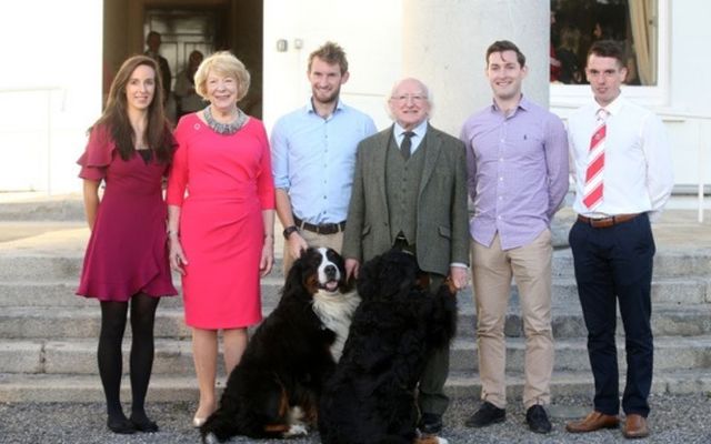 Bród and Síoda with Michael D. Higgins and his wife Sabina as they entertained Irish Olympic silver medallists Gary and Paul O\'Donovan. 