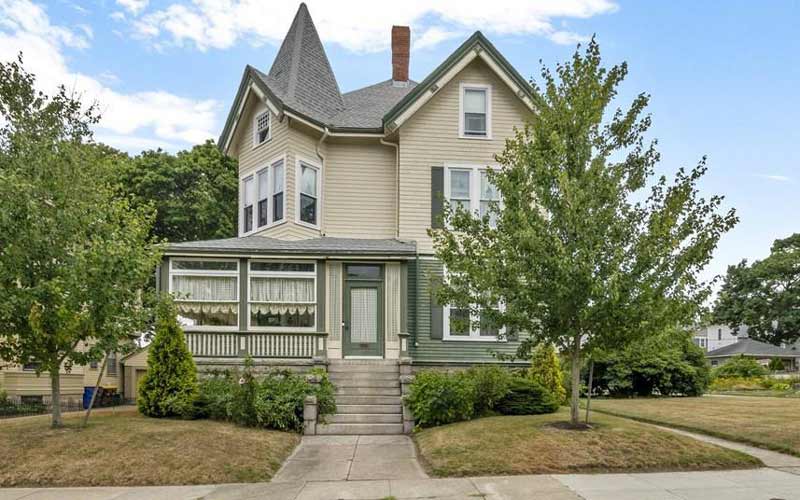 Home of suspected ax-murderer Lizzie Borden up for sale in Massachusetts