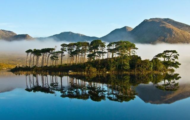 Bay Coast - Derryclare Lake, Connemara