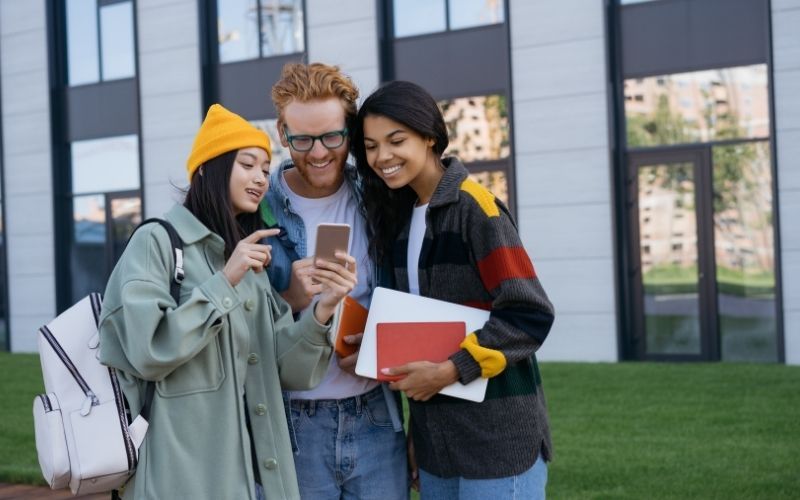 Postgraduate education visual data 4