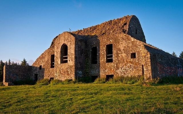 house on haunted hill where was it filmed The Hellfire Club on Montpelier Hill.
