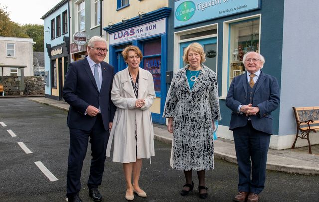 President of Ireland Michael D. Higgins (right) with his wife Sabina (center-right), German President Frank-Walter Steinmeier (left), and his wife Elke on the set of TG4\'s Ros na Rún. 