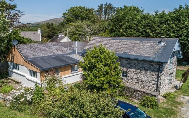 "Willard's Barn" - live a fairytale dream in this charming home in West Cork
