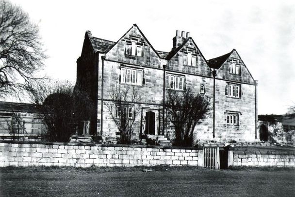 Alwoodley Hall before its deconstruction in 1969. 